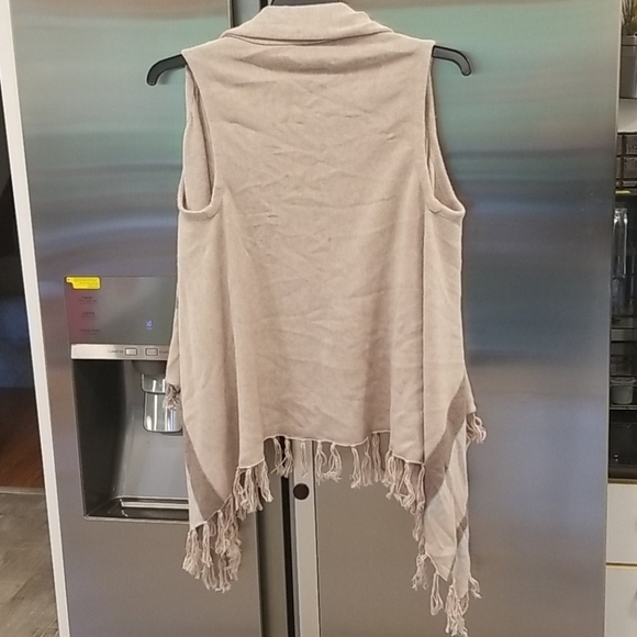 💕SOFT JOIE💕 Waterfall Draped Front Fringe Vest - Picture 2 of 10